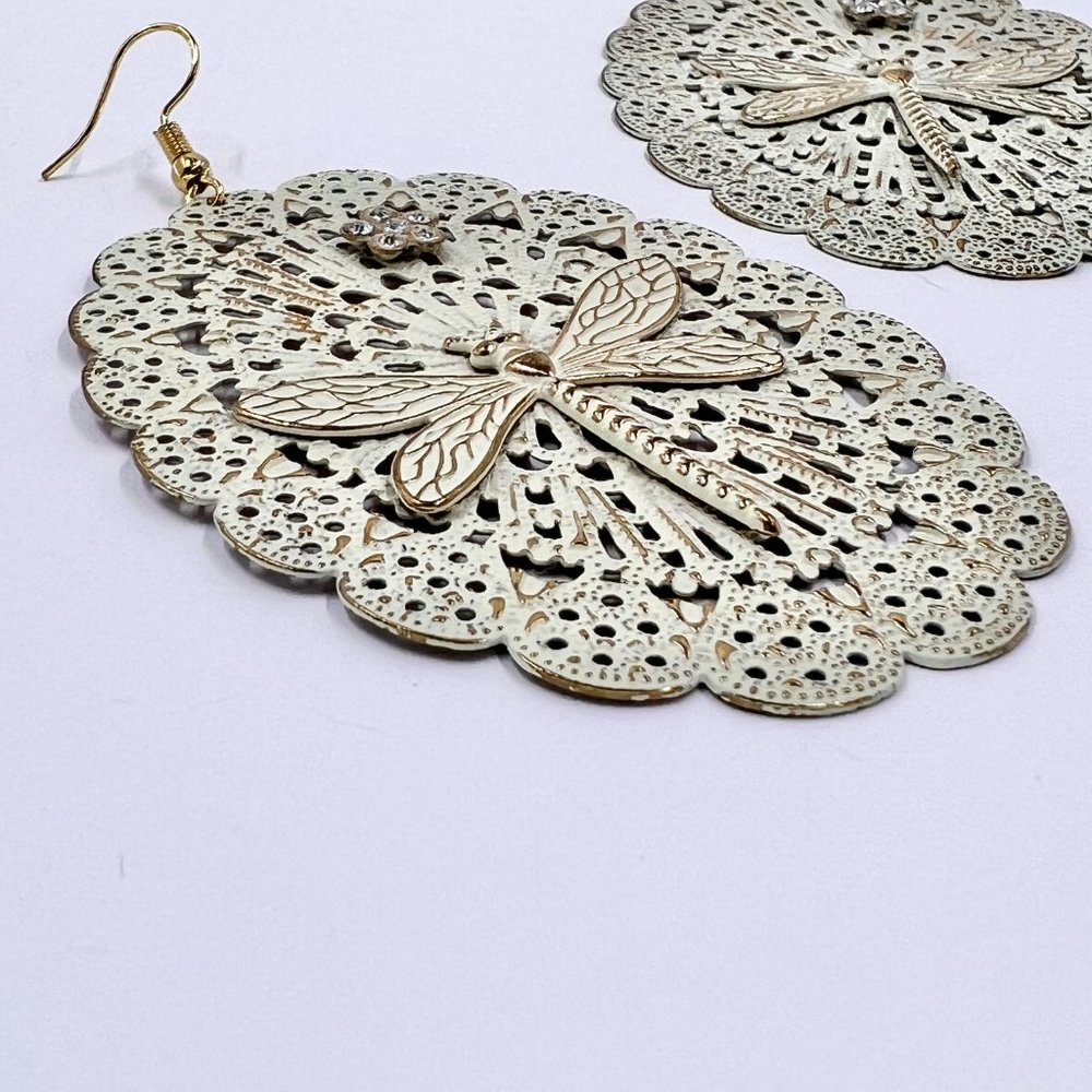 NWT - Charming Charlie - Oval Filigree Dragon Fly Gold Tone Fishhook Earrings - Picture 7 of 9
